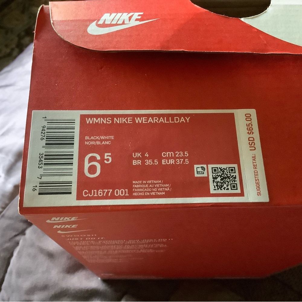 NIKE Womens WEARALLDAY Size 6.5 - Picture 4 of 6